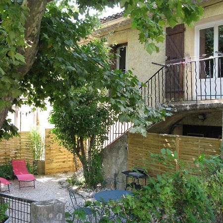 Location& Gites Sarrians Dış mekan fotoğraf