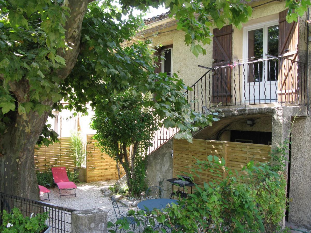 Location& Gites Sarrians Dış mekan fotoğraf